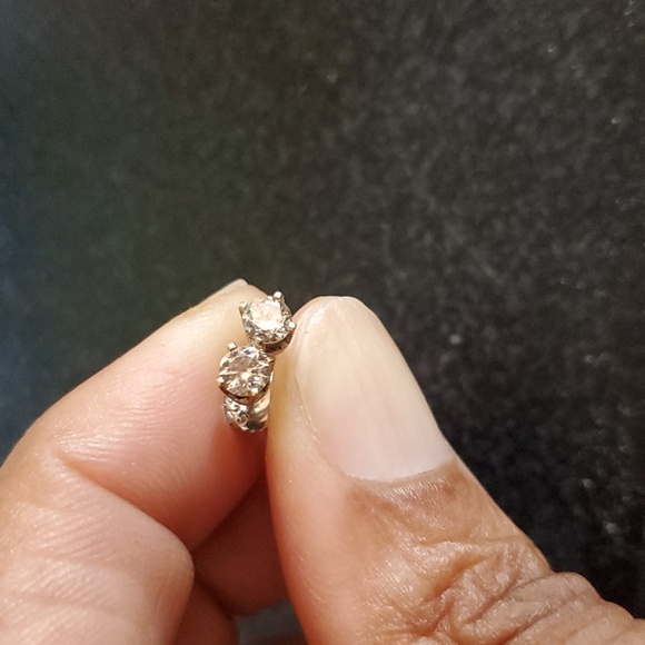 14k White Gold Real Diamond Earrings. SALE WONT LAST LONG‼️ - Picture 2 of 5